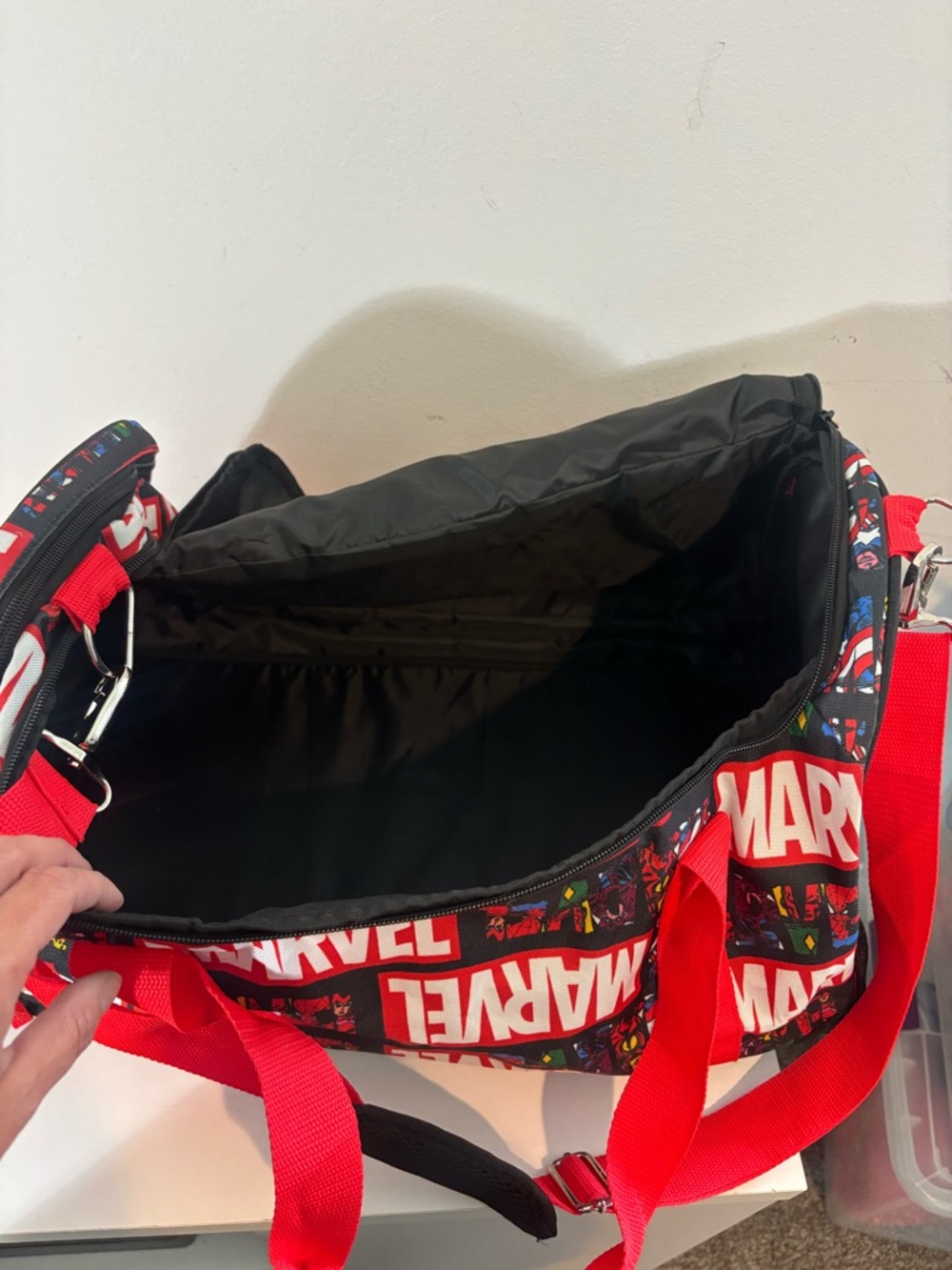 Marvel Red and Black Logo Comic-Print Duffel Bag Vacation Casual - Picture 7 of 8